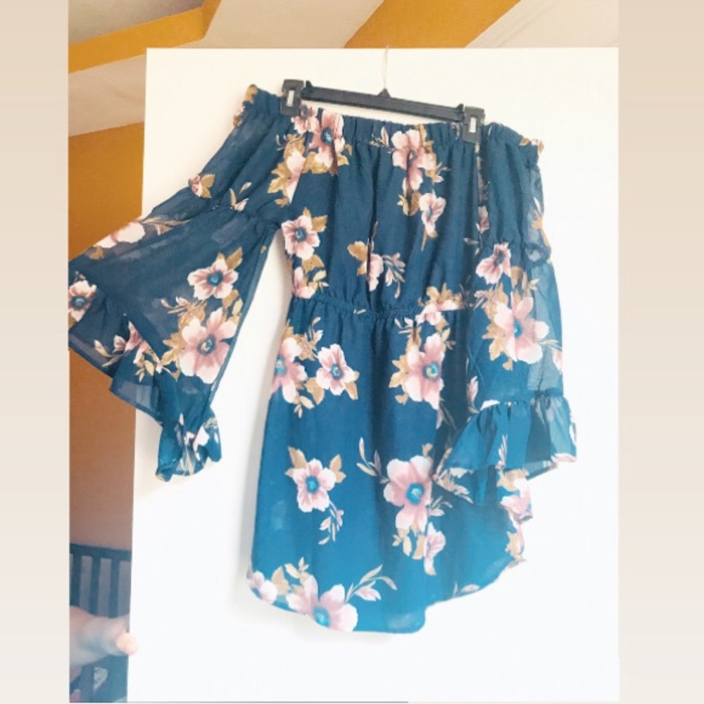 Florar dress. Off the shoulder.
